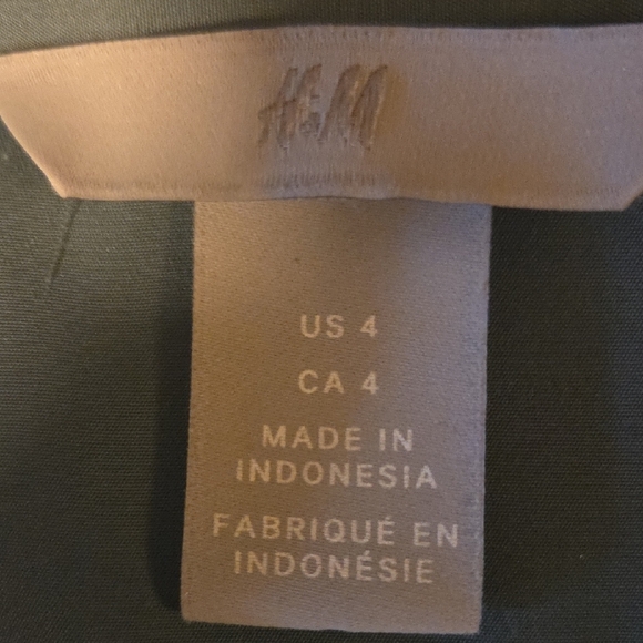 H&M Green Button-Up Blouse - Picture 3 of 6